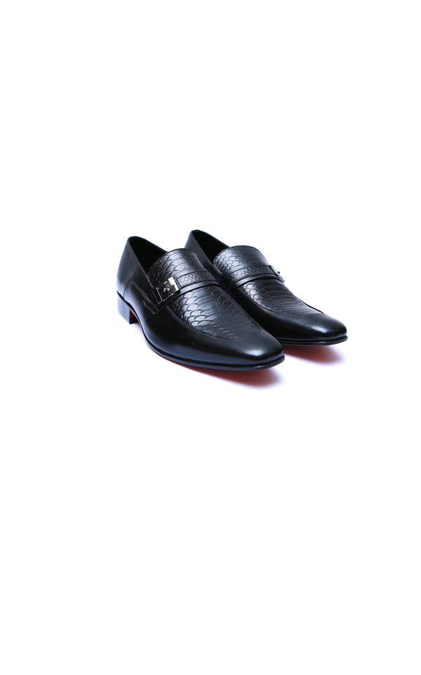 Fish Leather Shoes With Buckle in Black