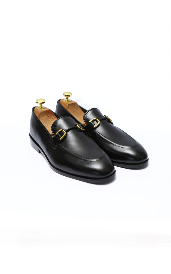 Plain Leather Shoes With Golden Buckle in Black