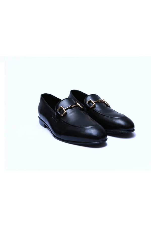 Loafer Shoes in Plain Leather With Buckle In Black