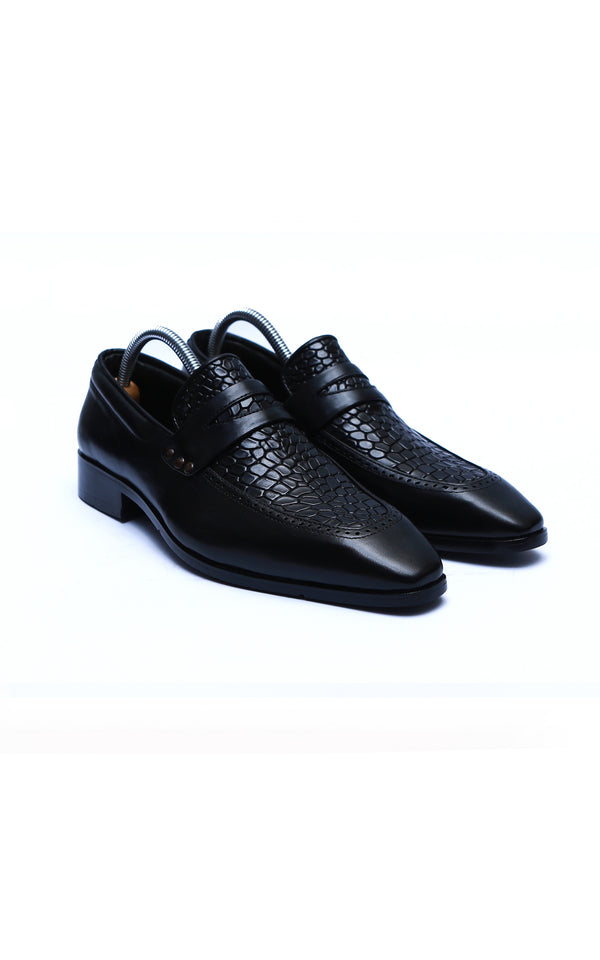 Croc Leather Shoes With Toe in Black